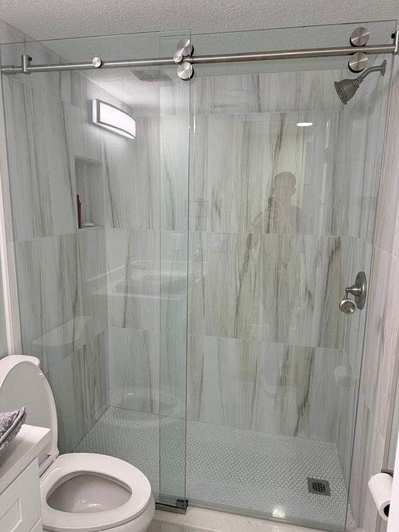 Frameless glass shower
